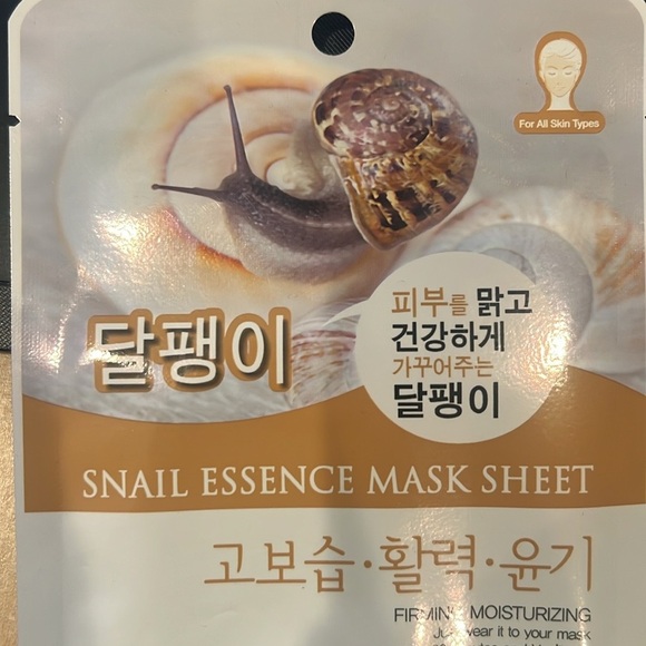 🎁 FREE Gift! Snail Essence Face Mask (Set of 2) With any $25+ Purchase - Picture 4 of 10